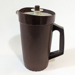 ✨ Vintage Tupperware Brown Pitcher 874-8 with Push Button Lid 875-16 ✨